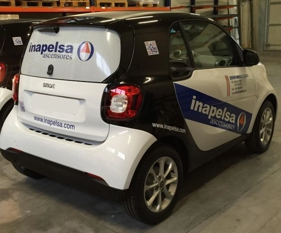 Inapelsa Smart - vinilo de corte en carrocería y vinilo microperforado impreso en cristal trasero